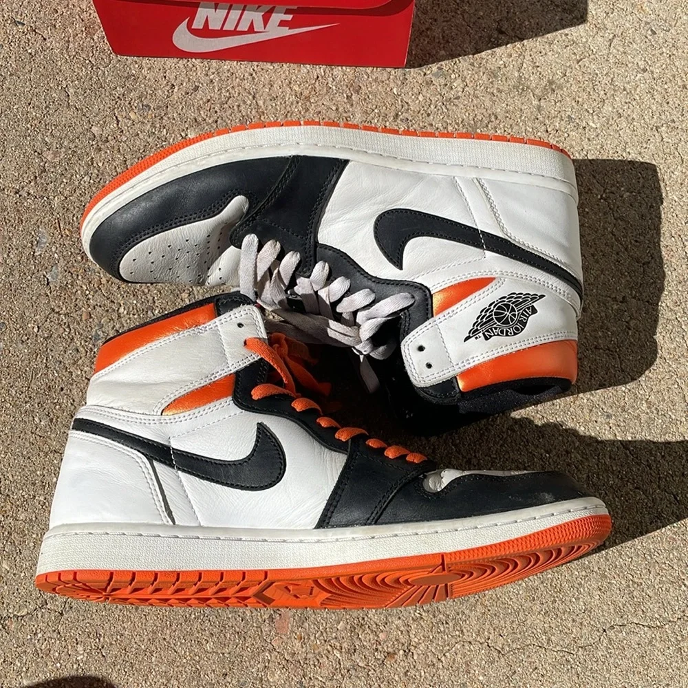 Jordan 1 Retro High Electro Shoes - Picture 5 of 9